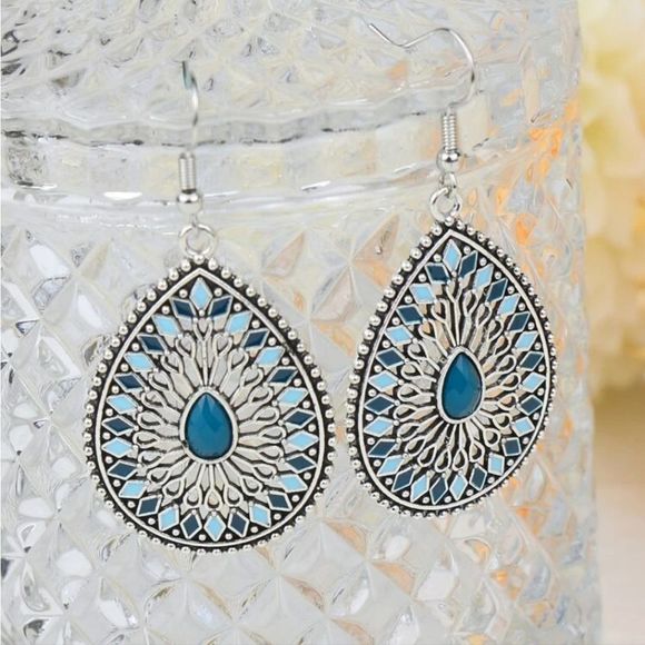⭐️3/$25⭐️🆕️Water Drop Earrings  - Picture 1 of 3